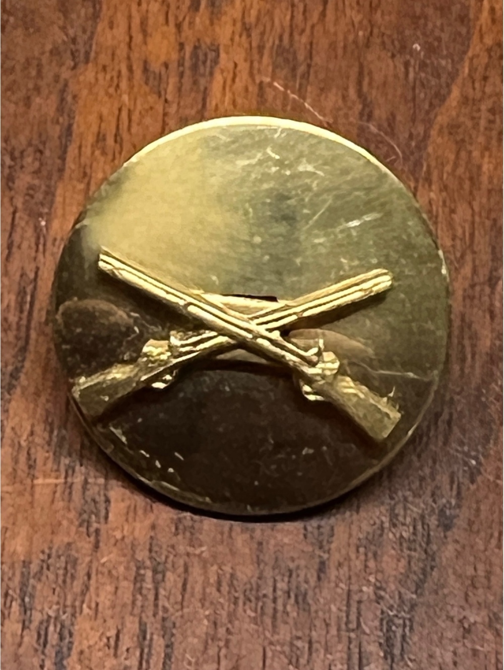 Vtg US Army Enlisted Infantry Collar Disc Crossed Rifles Pin